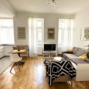  Appartamento Cozy City Close To Metro - Self Check-in